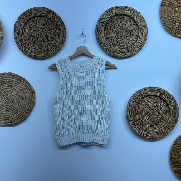 Abercrombie Neutral White Knit Sleeveless Sweater Tank Top Small Minimalist - Picture 1 of 6